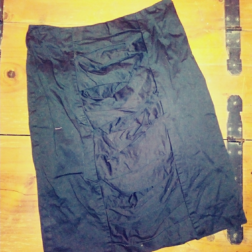 Cute black skirt!!!